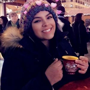 Meet your Posher, Lesly